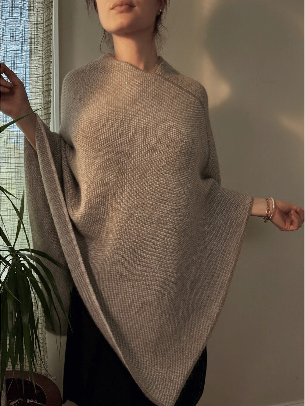 Fratelli Talli Firenze Italy Wool Alpaca Knit Asymmetrical Poncho Cape